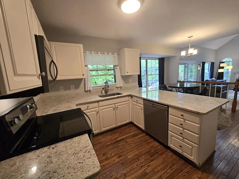 42 Charleston Ct — Photo 6
