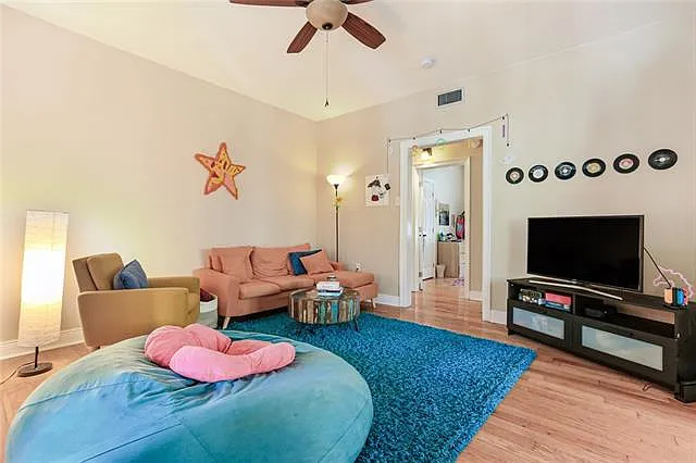 3 bed, 1.0 bath, 1146 sqft, $2,600 — Photo 4