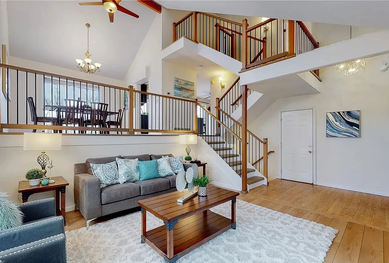 Stunning 5Bed 3.5Bath Modern Home on Spacious Lot in Quiet Boulder Cul-de-Sac — Photo 1