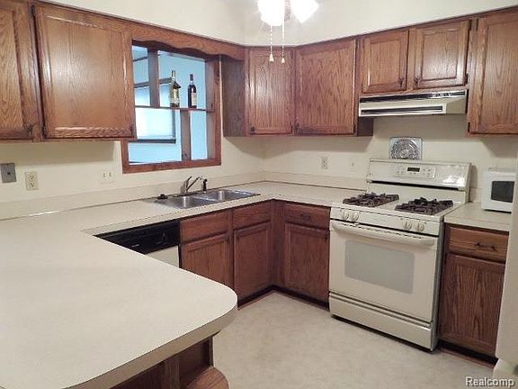 5th image of 7740 Carrousel Blvd