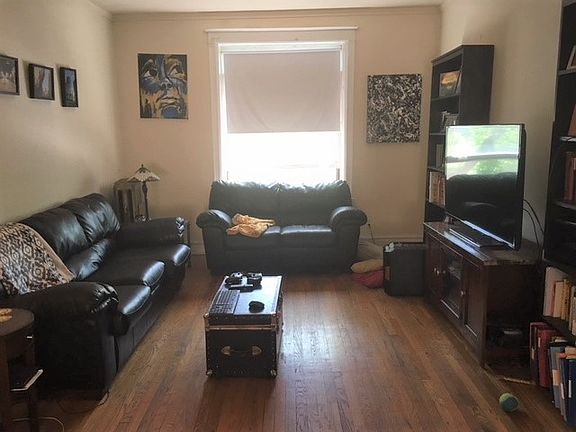 4th image of 2204 W Berteau Ave #2