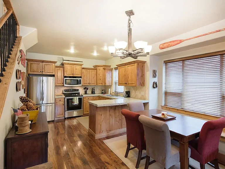 1503 Louisa Ave — Photo 2