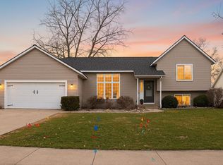 826 Meadow Dr, Wayland, MI 49348