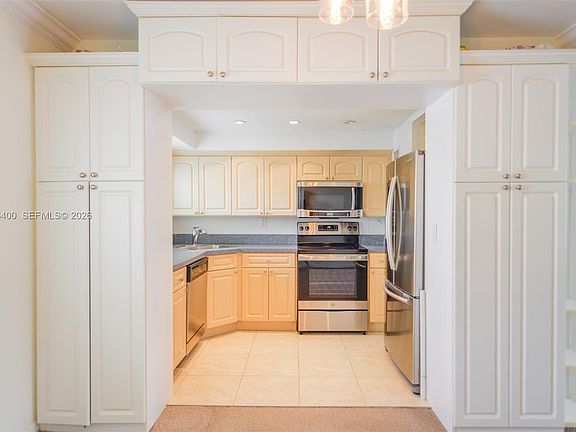 4th image of 7720 SW 54th Ct #44-D