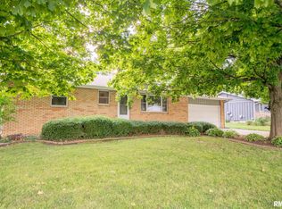 1114 S Main St, Washington, IL 61571