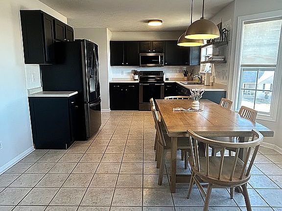 4th image of 417 N Taylor Dr