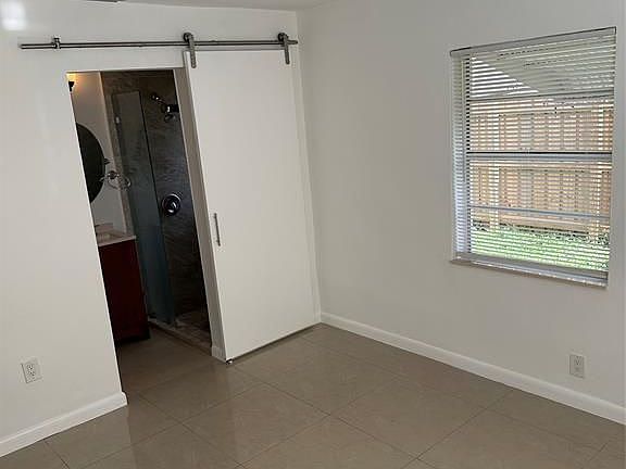 5th image of 2819 Plunkett St