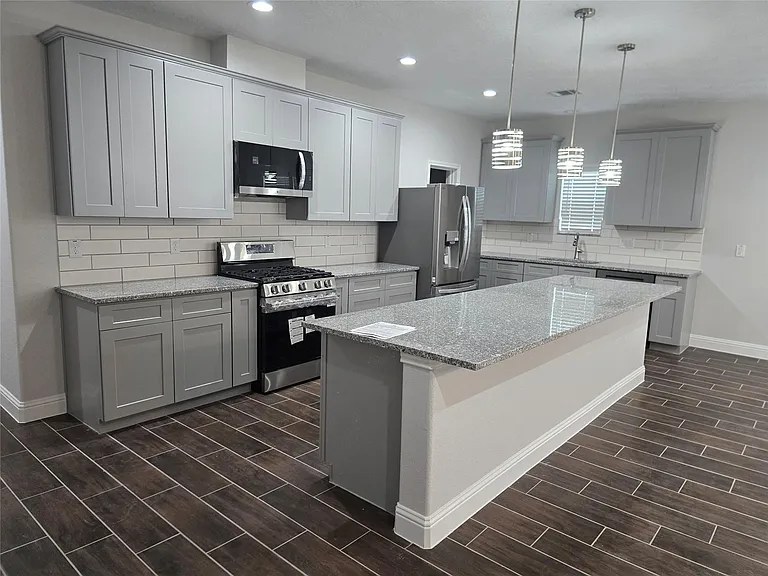 213 Adoue Ave — Photo 19