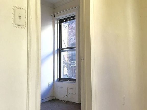4th image of 14 Bedford St #11A