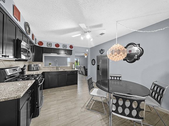 5th image of 206 Tilden Dr