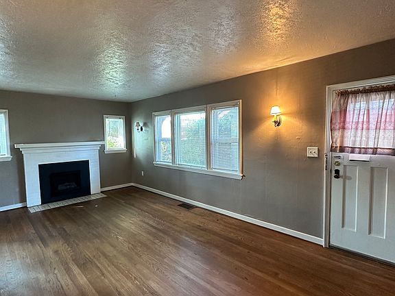 2nd image of 701 Cottage St NE #707
