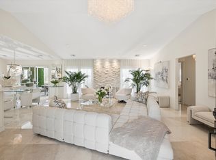 63 Saint Andrews Cir, Southampton, NY 11968