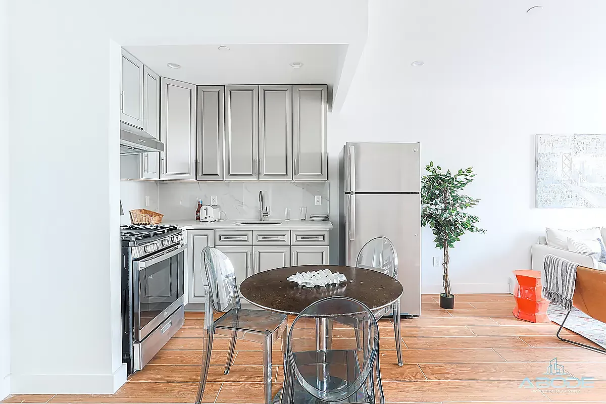 Building Photo - 1223 Putnam Ave #4A