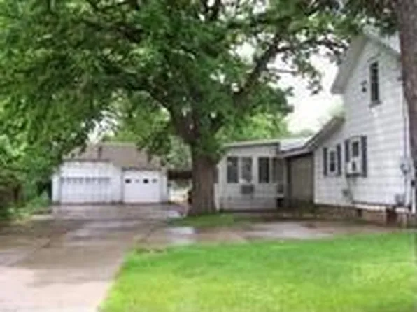 712 8th Ave NE, Waseca, MN 56093