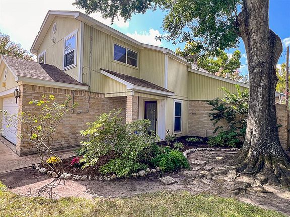 3rd image of 9807 Oak Point Dr