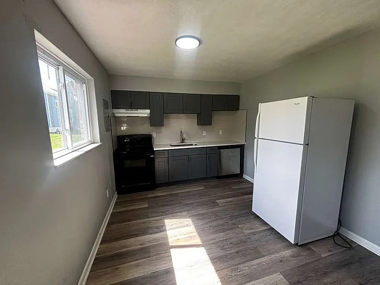 741 W Locust St #49 — Photo 5