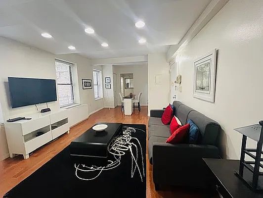 3rd image of 150 W 51st St #1709D