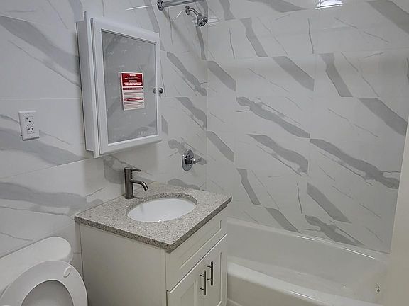 4th image of 637 Vincent Ave Floor 2