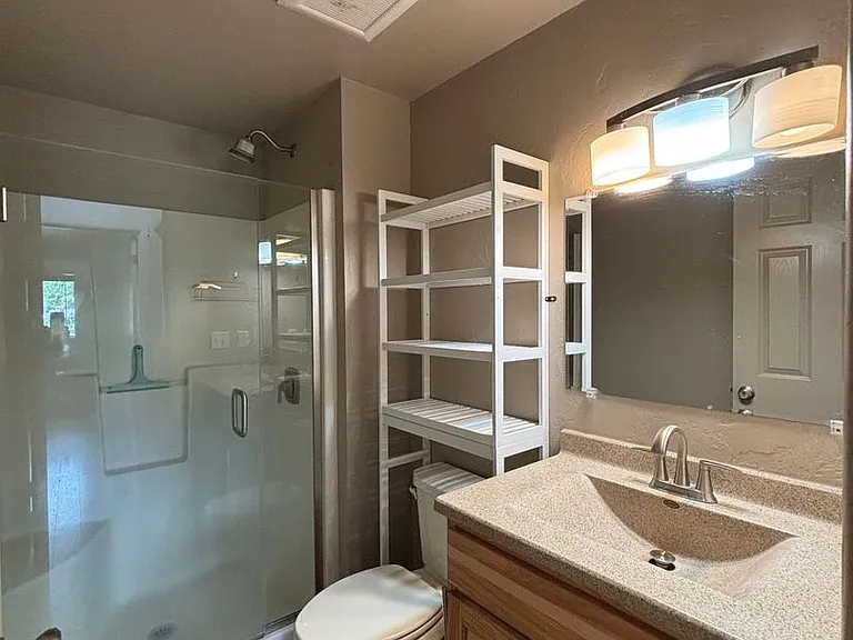 1402 S Willson Ave — Photo 11
