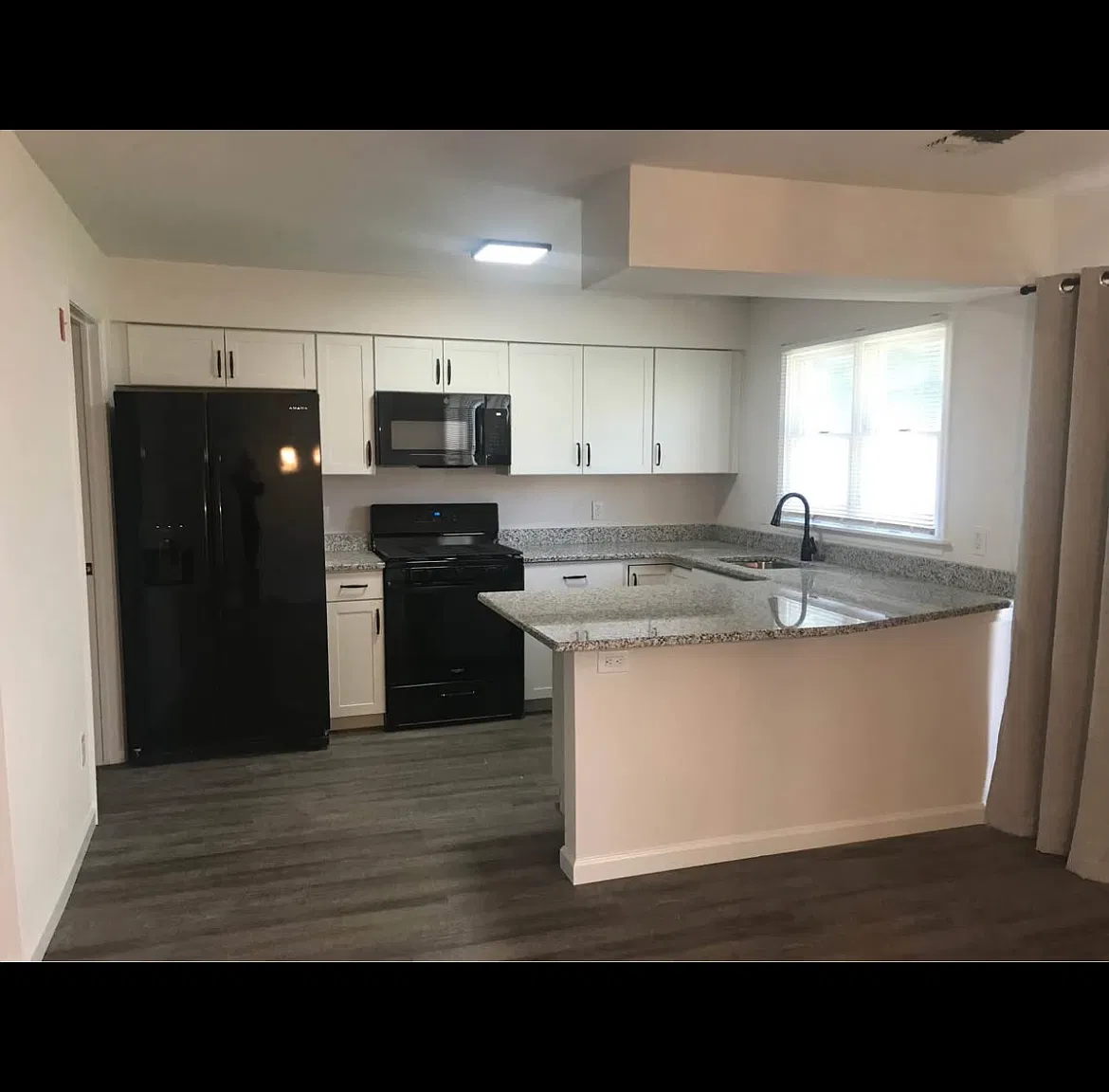 2 bed, 1.5 bath, 1366 sqft, $2,000 — Photo 2
