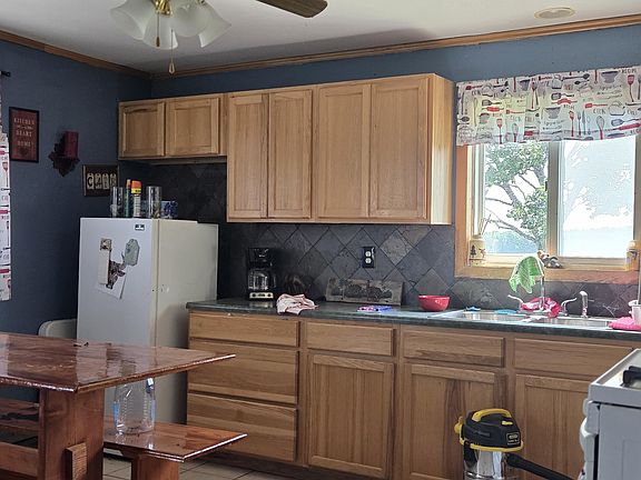 4th image of 19231 Pleasant Valley Rd