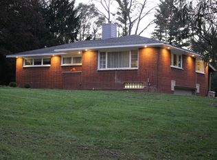 11727 N Vega Ave, Mequon, WI 53097