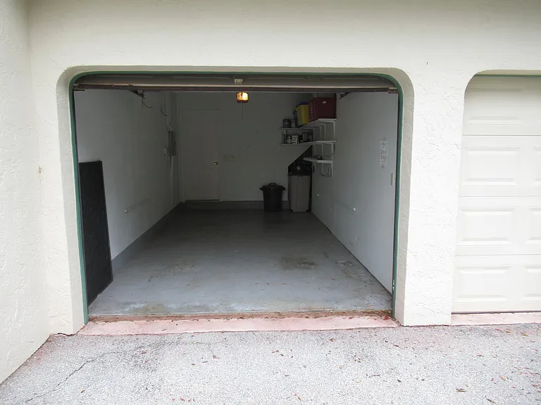 4 Lexington Ln E #F — Photo 11