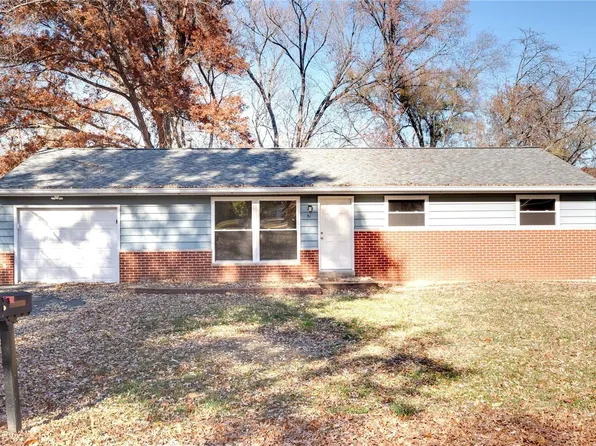 51 Rainbow Dr, Fenton, MO 63026