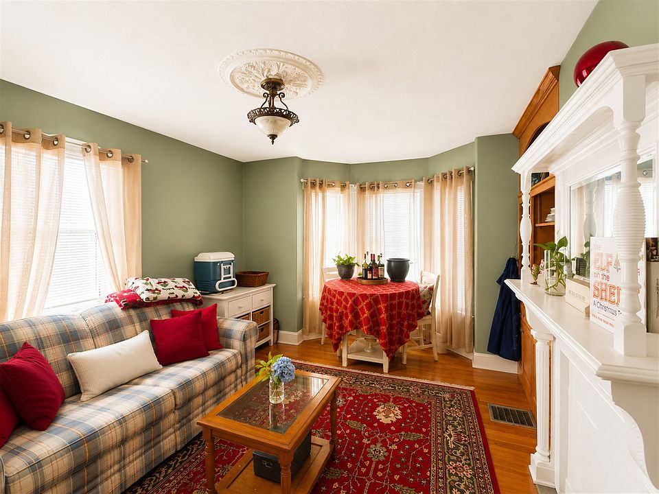 1st image of 32 Hume Ave