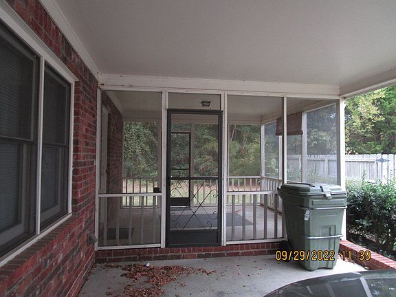 2nd image of 2031 Essex Dr