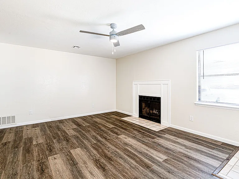 4010 NW Ozmun Ave #B — Photo 3