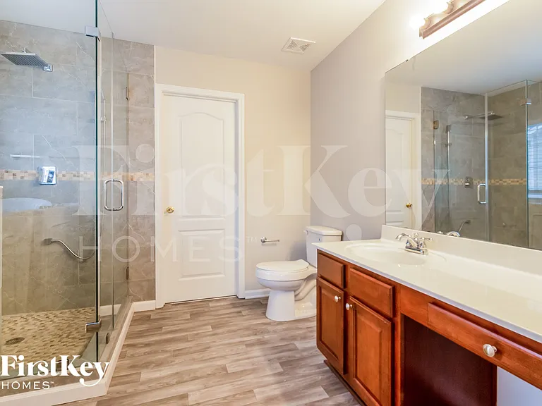 205 Commencement Blvd — Photo 11