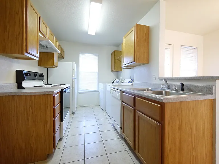 1621C Inca Dr — Photo 3