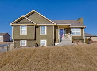 812 W 7th Ave, Kearney, MO 64060