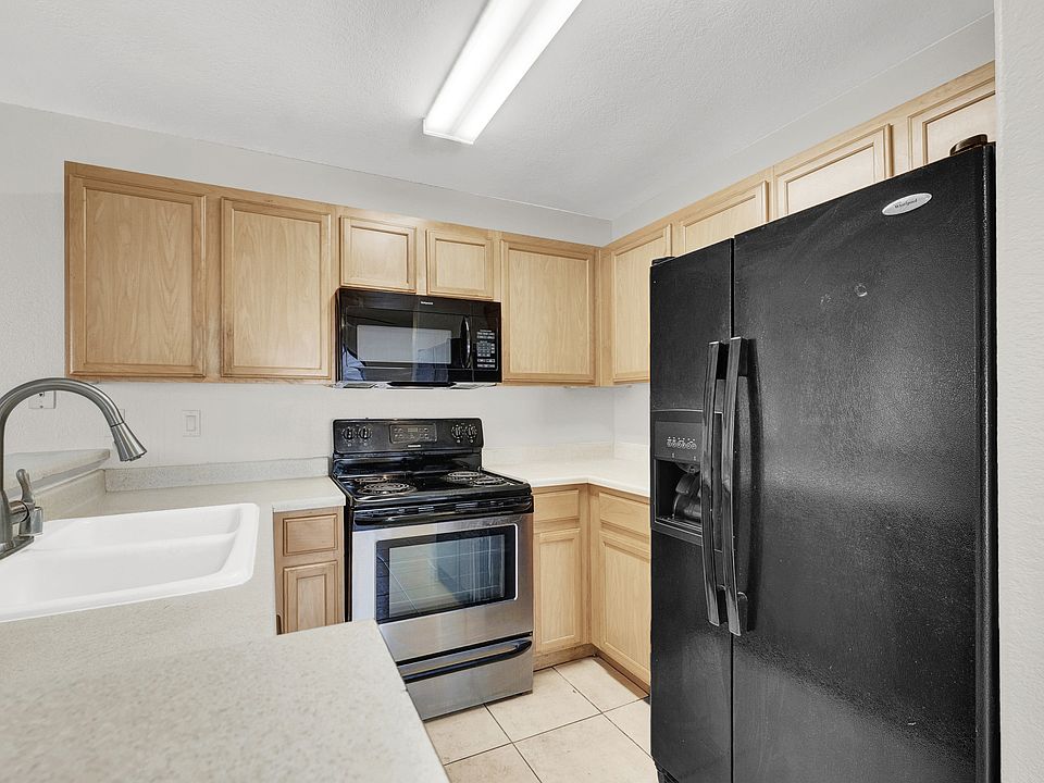 #GuardianRealty 2974 Juniper Hills #102 Las Vegas Condo Rental kitchen_08072025