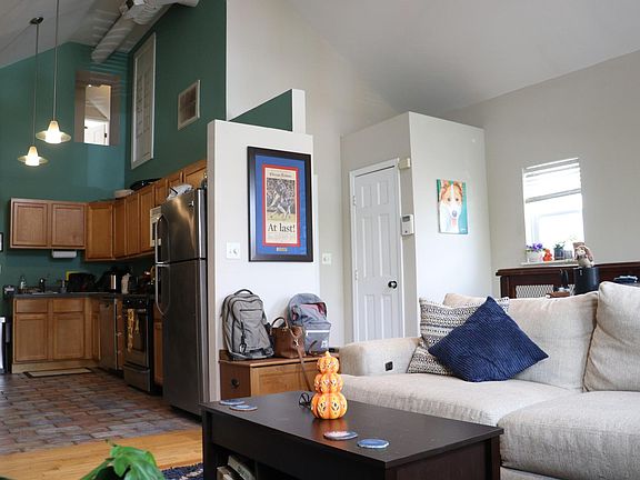 4th image of 1627 W Beach Ave #2