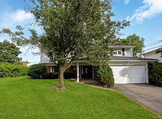 29 Randy Lane, Plainview, NY 11803