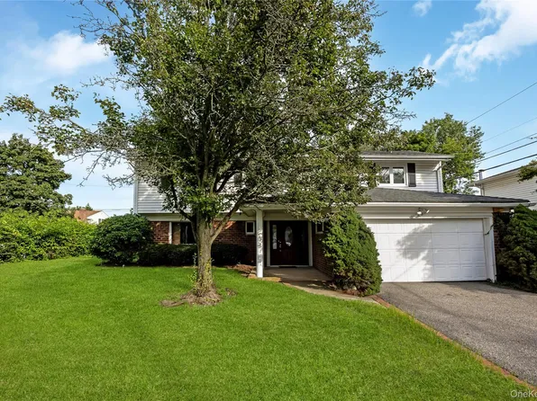 29 Randy Lane, Plainview, NY 11803
