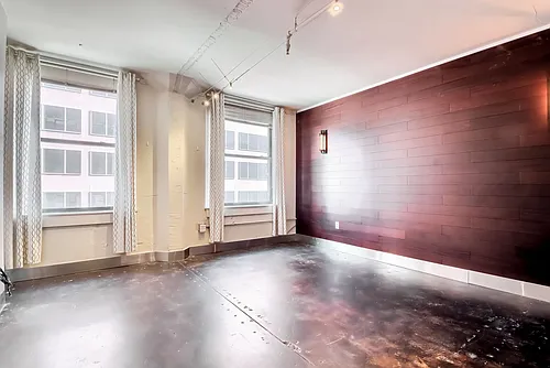 444 17th St Photo 1