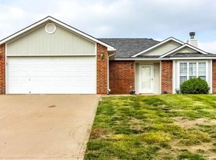 1214 Fox Run Dr, Warrensburg, MO 64093
