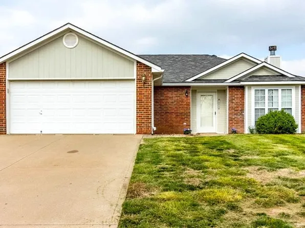 1214 Fox Run Dr, Warrensburg, MO 64093