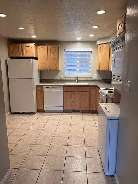 2 bed, 850 sqft, $1,325 — Photo 2