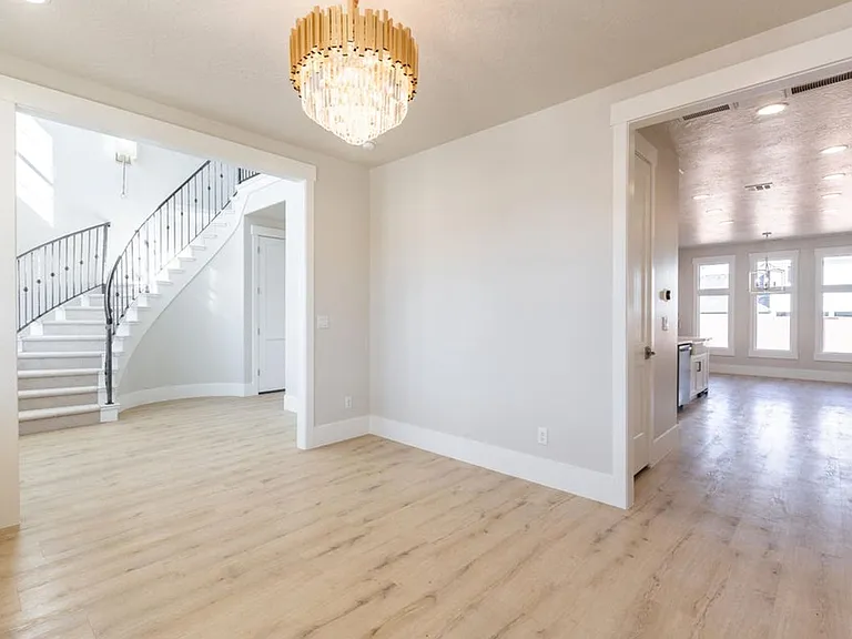 2811 S 3680 W — Photo 6