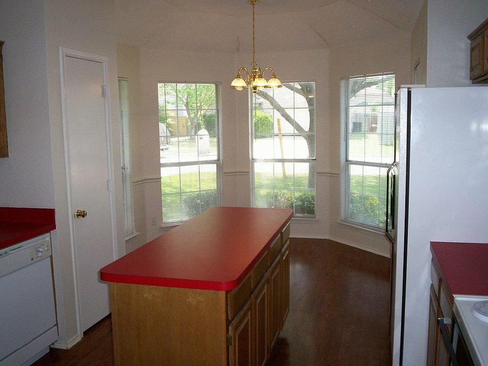2nd image of 905 Danforth Pl