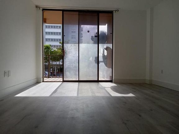 4th image of 16751 NE 9th Ave #213