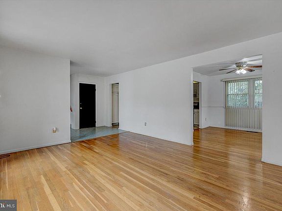 5th image of 107 Colton St
