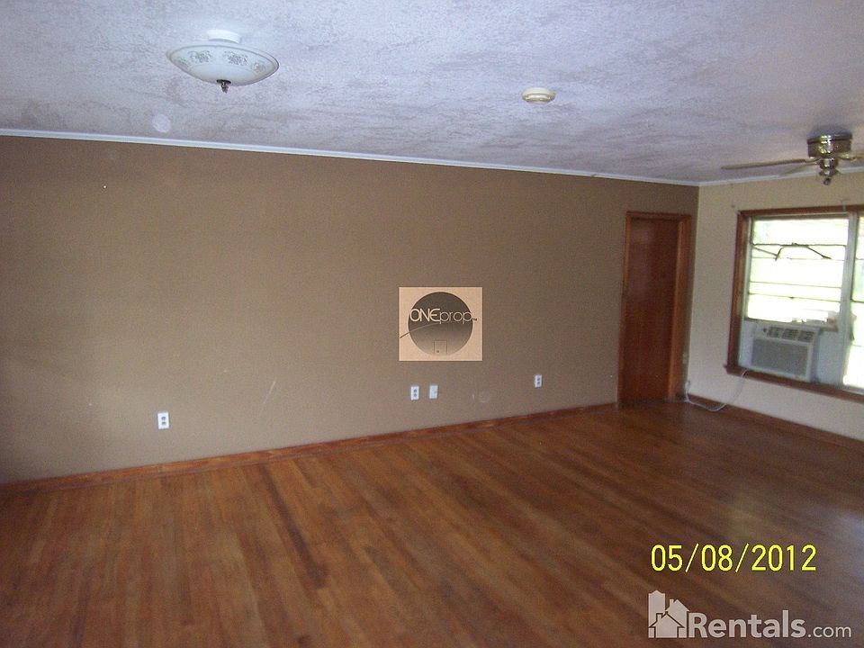 2nd image of 4925 Lois Dr
