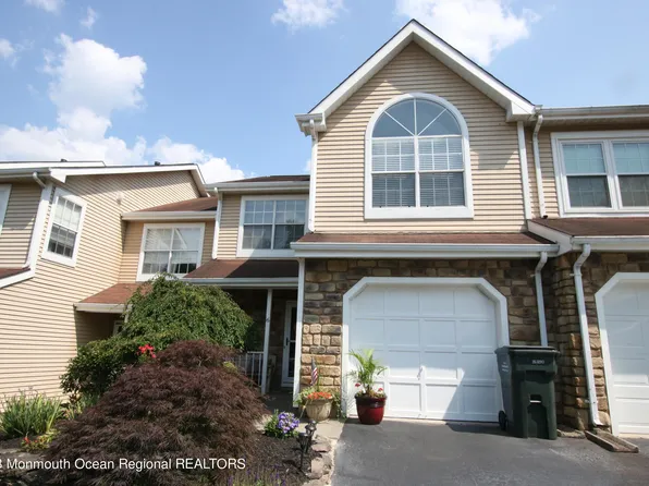 6 Shire Place, Tinton Falls, NJ 07724