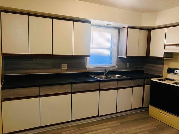 3rd image of 625 N 45th St APT 4