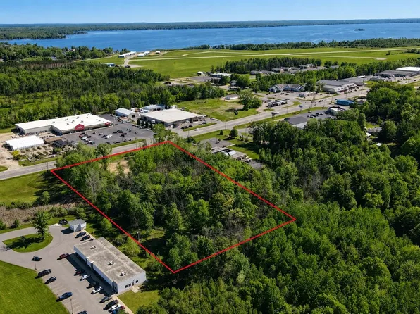 1342 E Green Bay St, Shawano, WI 54166
